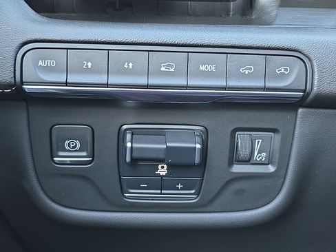 Used 2024 Cadillac Escalade Sport w/ LPO, ONYX Package image 27