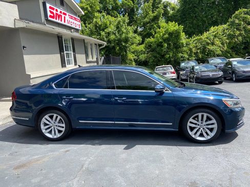 Used 2018 Volkswagen Passat 2.0T SEL Premium image 5