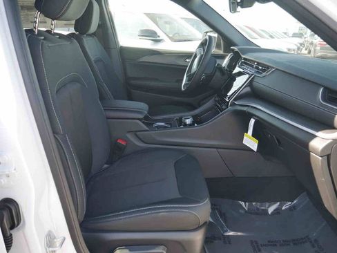 New 2025 Jeep Grand Cherokee Laredo X image 24