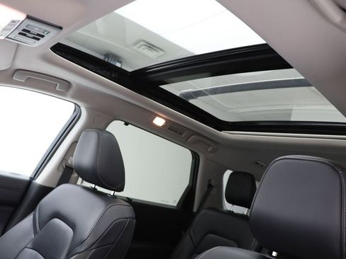 Used 2025 Nissan Pathfinder SL w/ SL Premium Package image 19