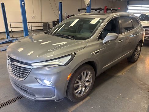 Used 2023 Buick Enclave Essence w/ Experience Buick Package image 2