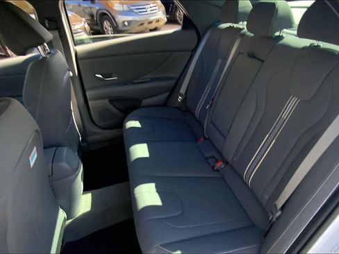 Used 2025 Hyundai Elantra SEL image 21
