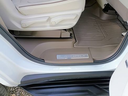 Used 2025 GMC Yukon Denali w/ LPO, Floor Liner Package RWD image 54