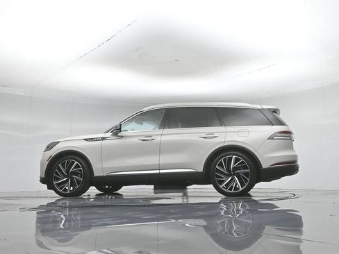 Used 2025 Lincoln Aviator Reserve w/ Equipment Group 201A AWD/4WD image 59
