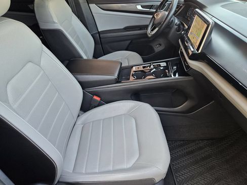Used 2024 Volkswagen Atlas Cross Sport SEL AWD/4WD image 11