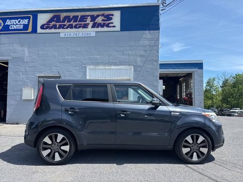 Used 2015 Kia Soul ! FWD image 6