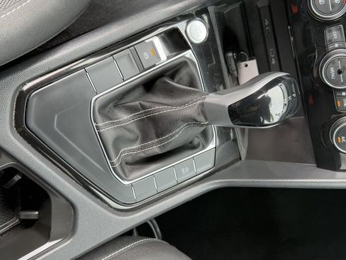 Used 2024 Volkswagen Taos SE image 17