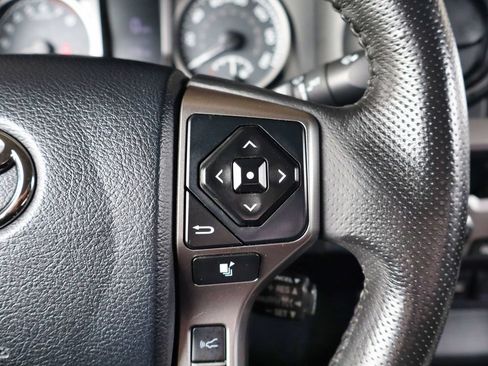 Used 2019 Toyota Tacoma SR5 AWD/4WD image 32