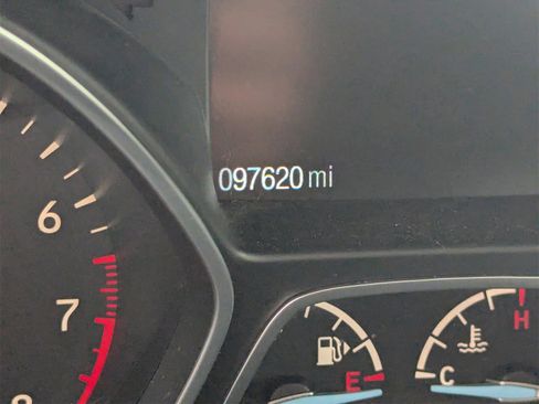 Used 2019 Ford Escape SE image 9