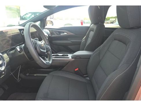 Used 2026 Chevrolet Equinox EV LT FWD image 5