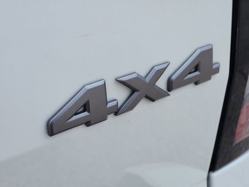 Certified 2025 Nissan Frontier SV AWD/4WD image 9