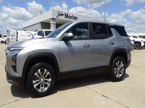 Used 2026 Chevrolet Equinox LT FWD image 2