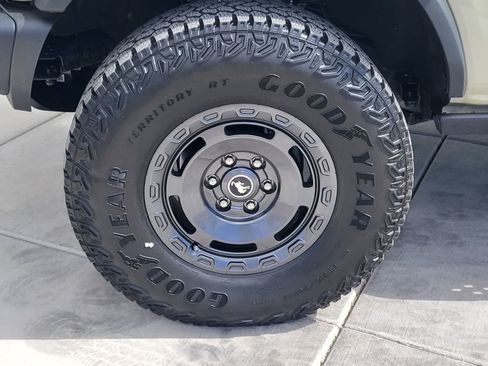 Used 2025 Ford Bronco Badlands AWD/4WD image 9
