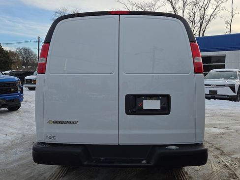 Used 2025 Chevrolet Express 2500 w/ Driver Convenience Package image 6