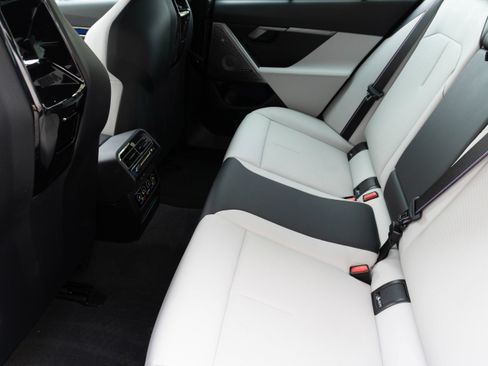 Used 2025 BMW M5 w/ Carbon Package image 39