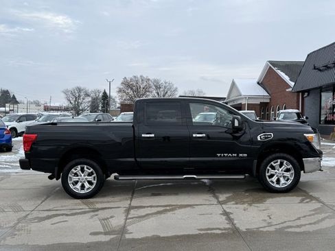 Used 2017 Nissan Titan SV image 16