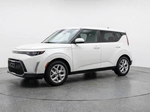 Used 2025 Kia Soul LX w/ LX Technology Package image 3