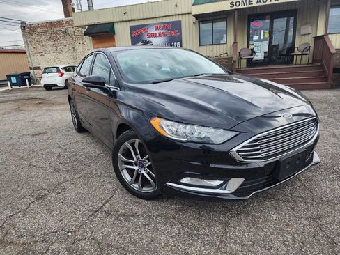 Used 2017 Ford Fusion SE w/ Equipment Group 201A FWD image 1