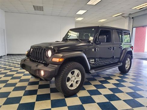 Used 2020 Jeep Wrangler Unlimited Sport S image 3