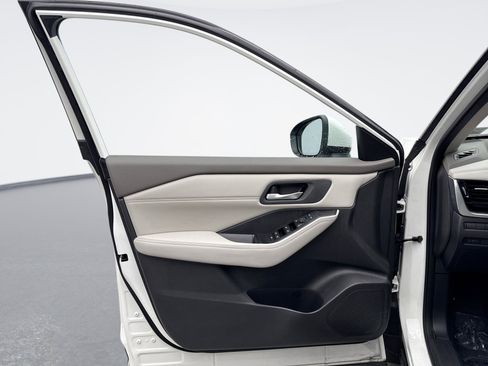 Used 2023 Nissan Rogue SV w/ SV Premium Package image 9