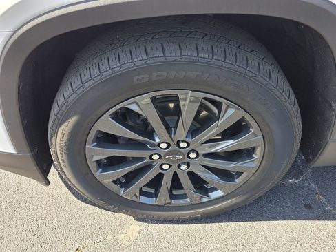 Used 2023 Chevrolet Traverse RS FWD image 18
