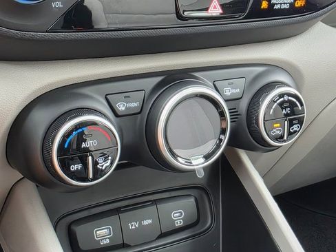 New 2025 Hyundai Venue SEL image 27