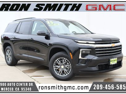 Used 2025 Chevrolet Traverse LT