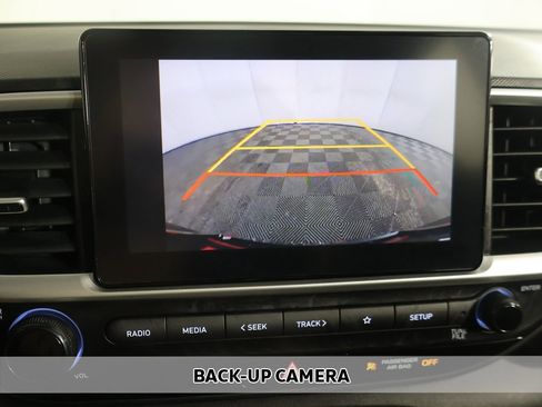 Used 2024 Hyundai Venue SEL image 5