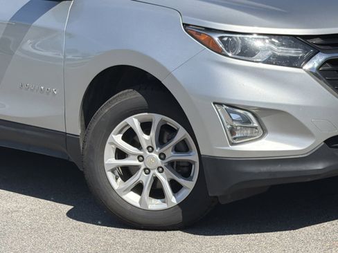 Used 2020 Chevrolet Equinox LS w/ LS Convenience Package AWD/4WD image 3