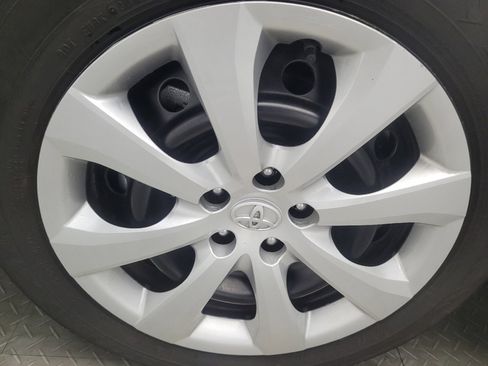 Used 2025 Toyota Corolla LE image 31