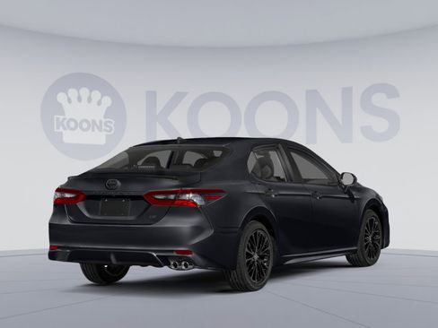 Used 2021 Toyota Camry SE image 2