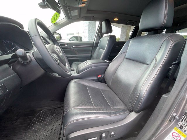 Used 2016 Toyota Highlander Limited Platinum AWD/4WD image 12