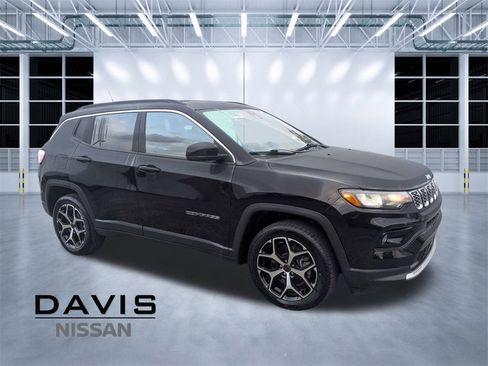 Used 2025 Jeep Compass Limited image 1