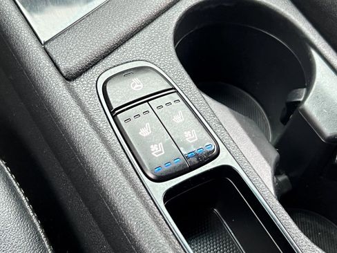 Used 2018 Kia Niro EX Premium image 23