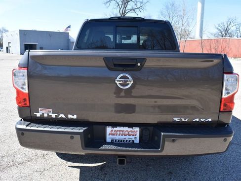 Used 2018 Nissan Titan SV w/ SV Convenience Package image 7
