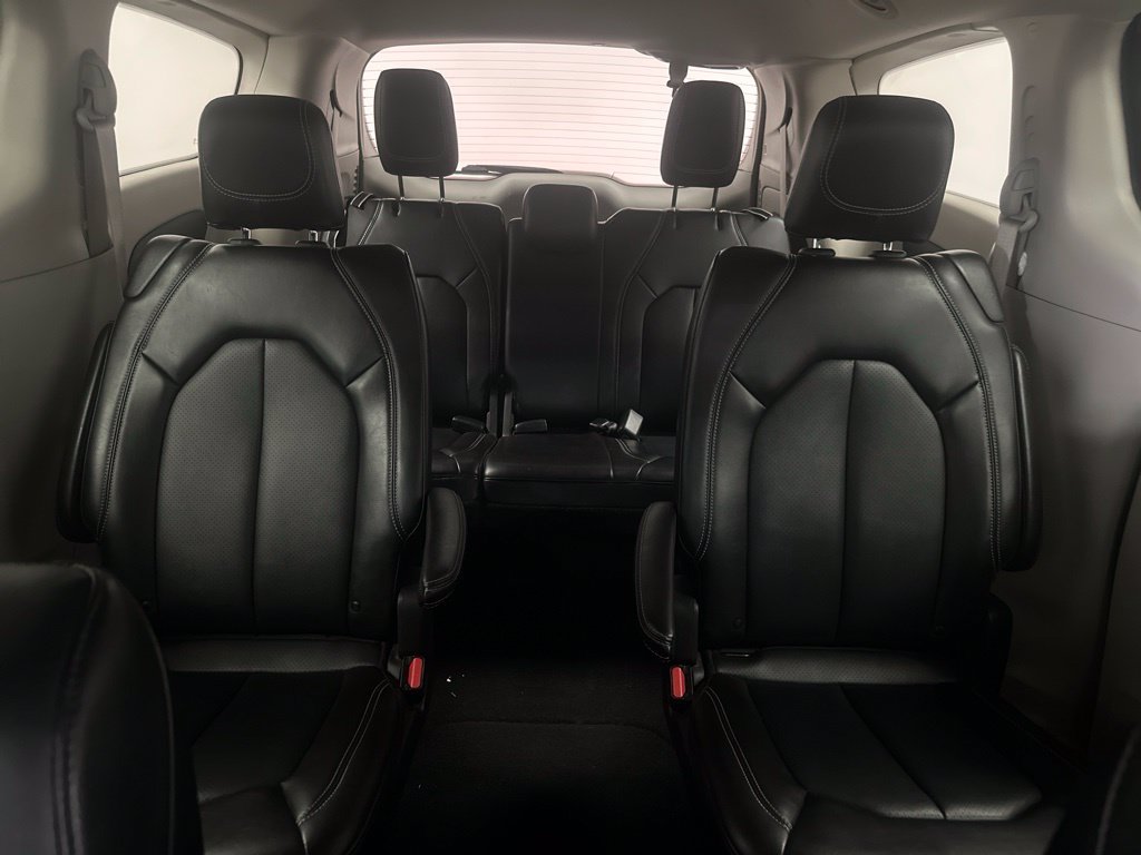 Used 2024 Chrysler Pacifica Touring-L FWD image 16
