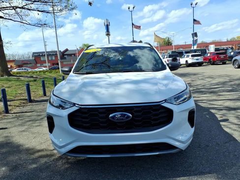 Used 2024 Ford Escape ST-Line w/ Tech Pack #1 AWD/4WD image 2