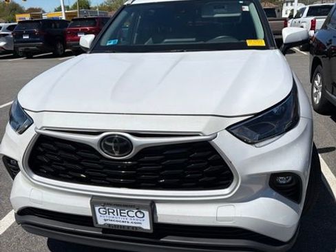 Used 2023 Toyota Highlander XLE AWD/4WD image 4