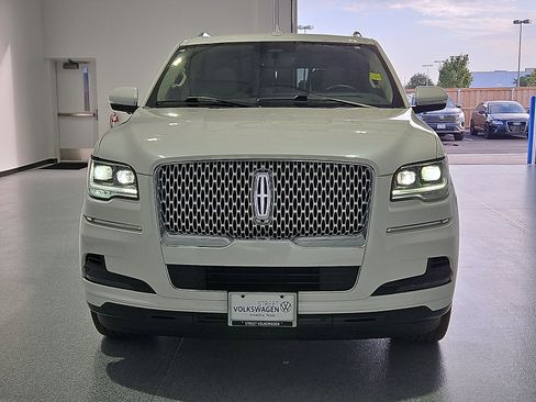 Used 2024 Lincoln Navigator L Reserve AWD/4WD image 3