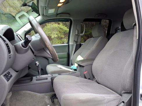 Used 2018 Nissan Frontier SV image 13