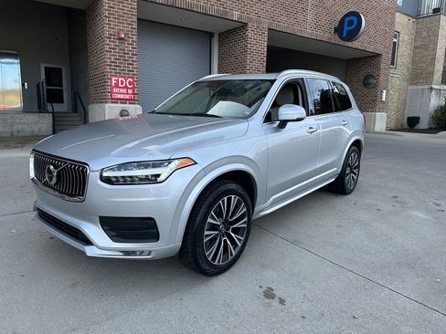 Used 2020 Volvo XC90 T5 Momentum w/ Protection Package image 1