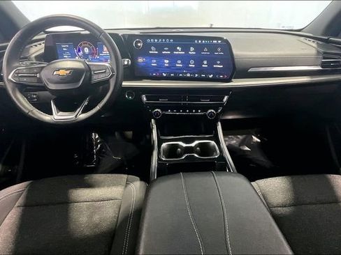 Used 2025 Chevrolet Traverse LT AWD/4WD image 7