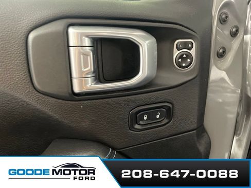 Used 2023 Jeep Wrangler Unlimited Rubicon 4xe AWD/4WD image 9