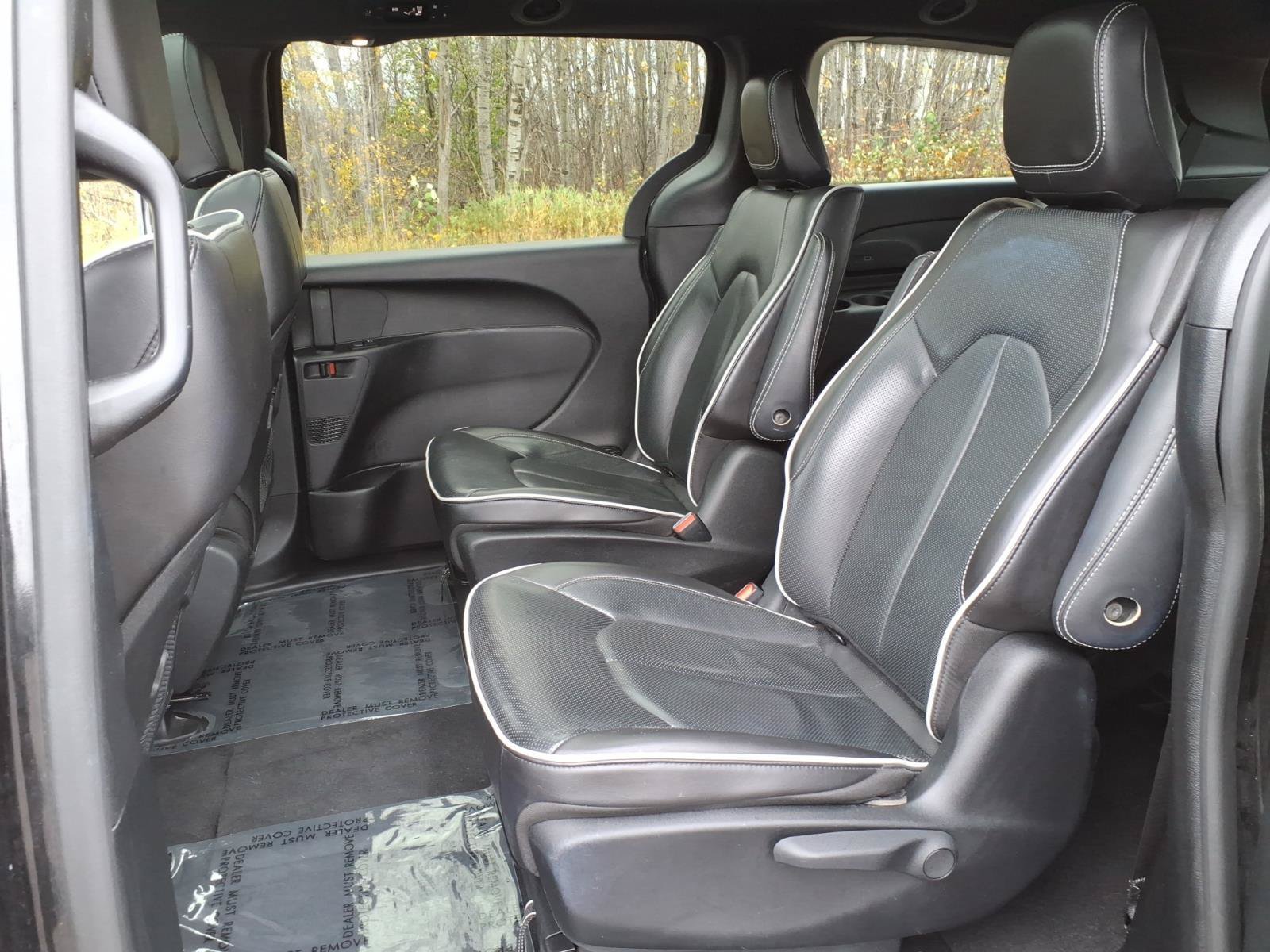 Used 2024 Chrysler Pacifica Premium FWD image 14