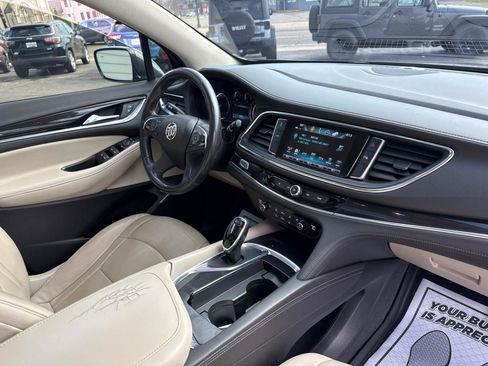 Used 2019 Buick Enclave Essence image 18