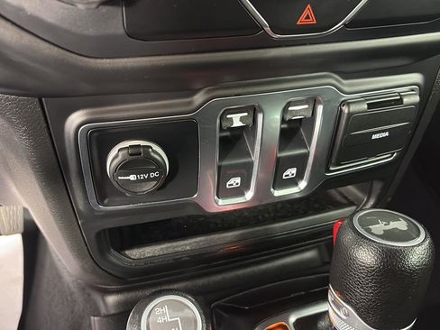 Used 2020 Jeep Wrangler Sport AWD/4WD image 28