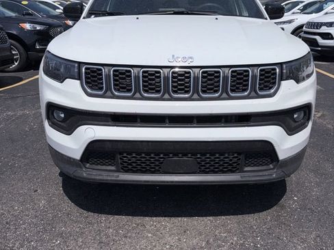 Used 2025 Jeep Compass Latitude AWD/4WD image 7