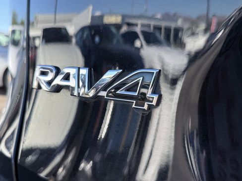 Used 2019 Toyota RAV4 LE image 10