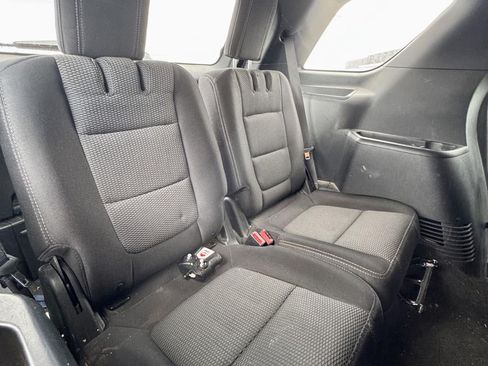 Used 2018 Ford Explorer XLT AWD/4WD image 12