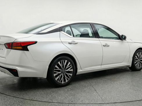 Used 2025 Nissan Altima 2.5 SV FWD image 9